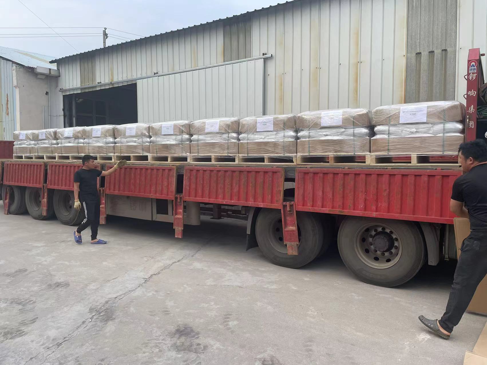 100噸出口級鋯剛玉zirconia alumina裝車發(fā)往俄羅斯
